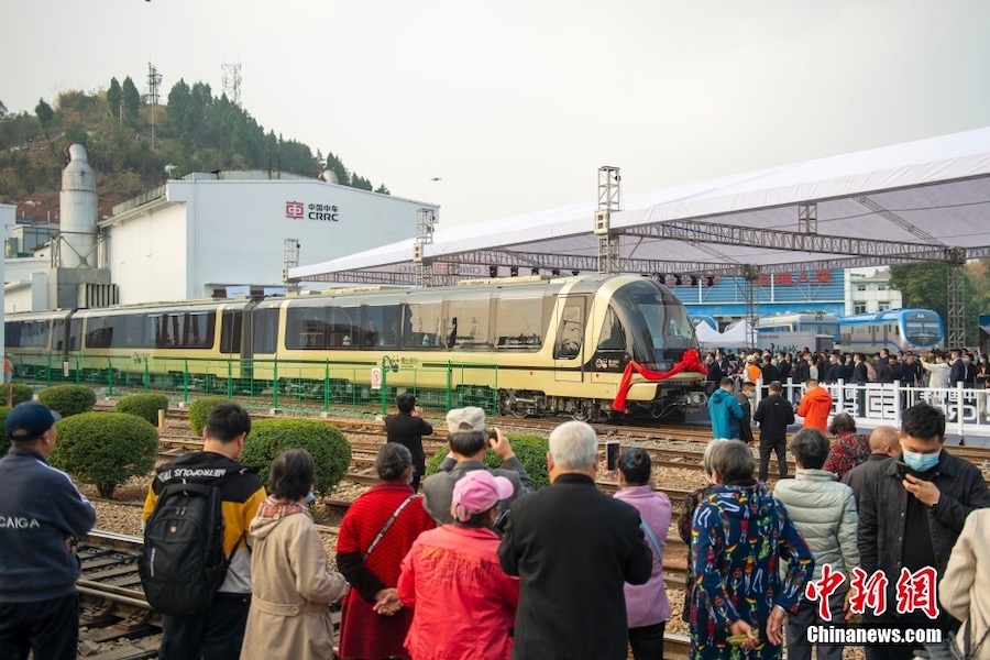 Sichuan: uscito dalla catena di montaggio il primo treno a cremagliera