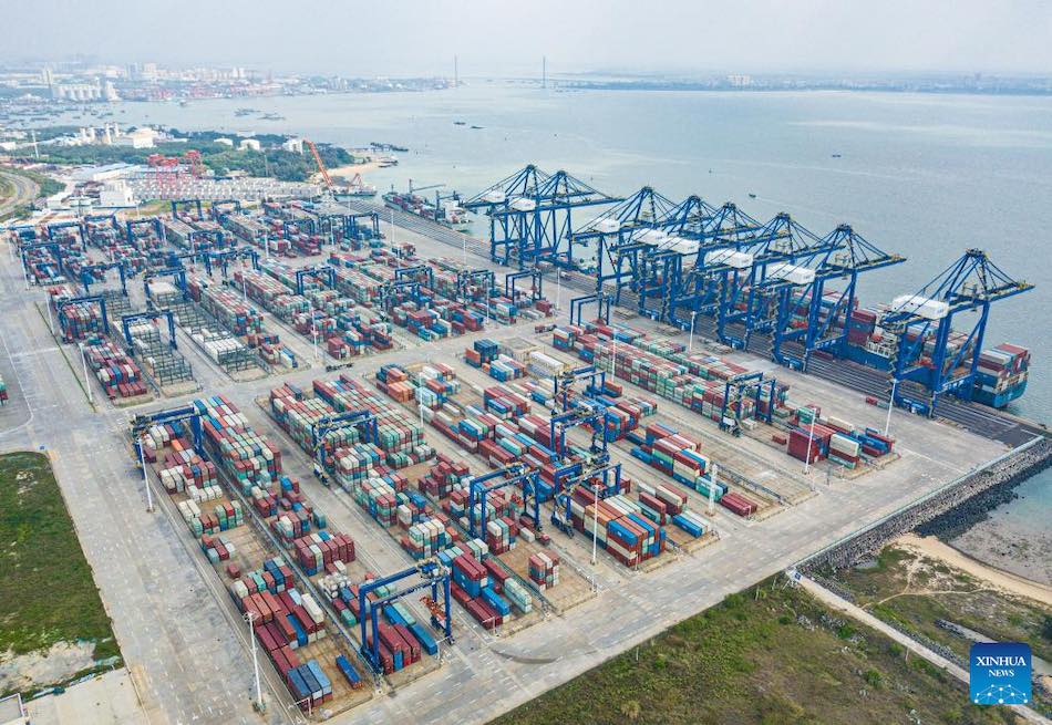 Il valore di commercio di beni di Hainan in aumento del 40,1% nei primi 11 mesi
