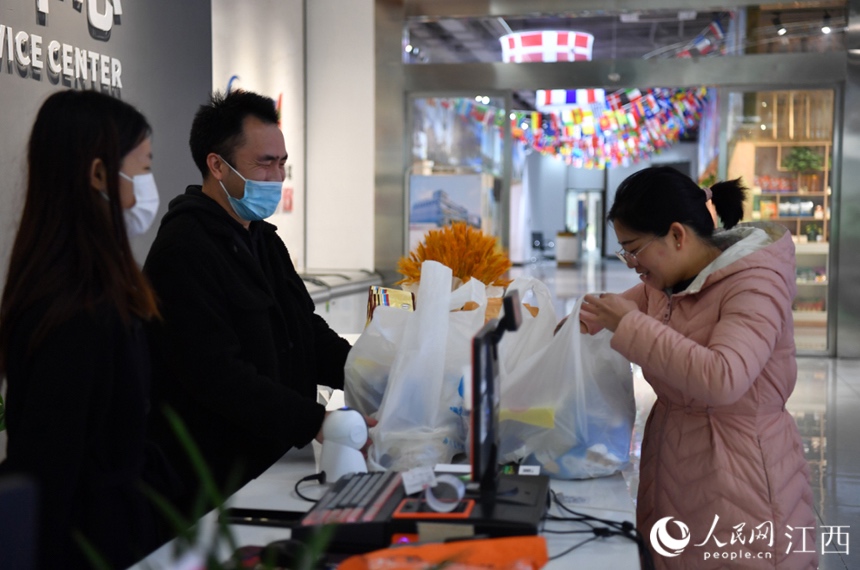 Ganzhou: i cittadini acquistano le merci estere a casa loro
