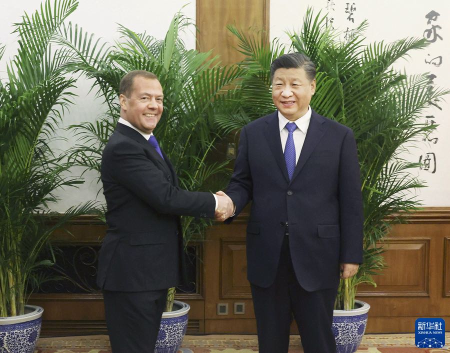 Incontro tra Xi Jinping e Dmitry Medvedev, presidente del partito Russia Unita