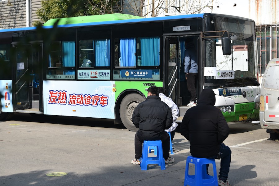 Nanjing: entrano in funzione i veicoli mobili per la diagnosi e il trattamento della febbre