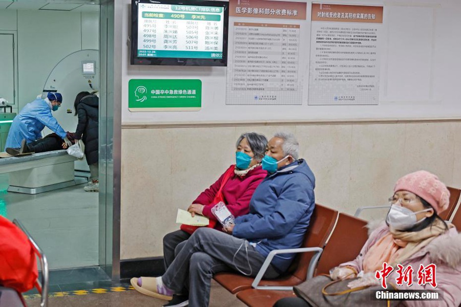 Shanghai: pronti soccorsi degli ospedali di terza categoria trattano al meglio i pazienti senza fermarsi