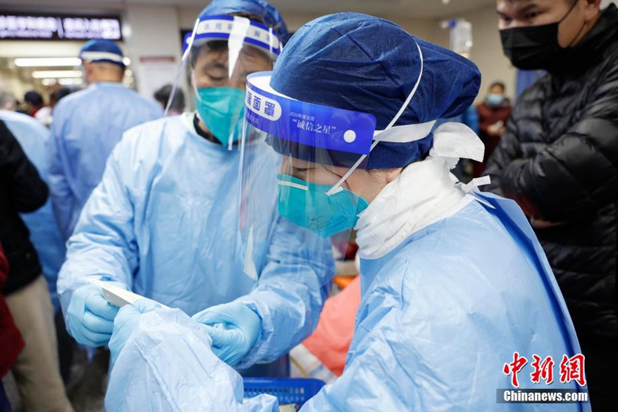 Shanghai: pronti soccorsi degli ospedali di terza categoria trattano al meglio i pazienti senza fermarsi