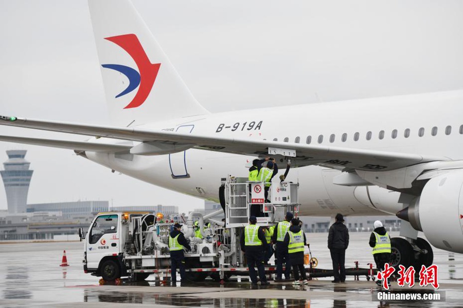 Cina: debutto del primo grande aereo domestico C919 all'aeroporto internazionale Tianfu di Chengdu