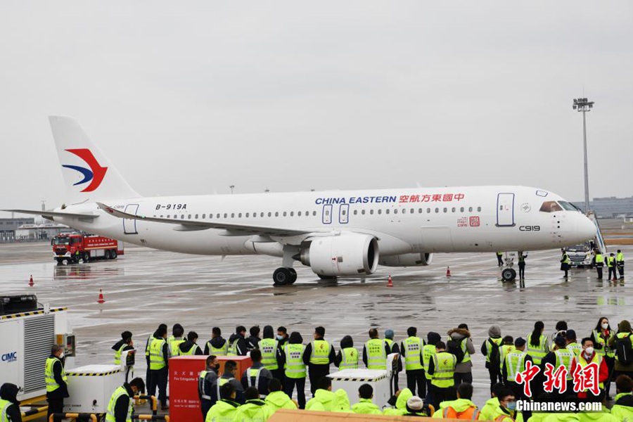 Cina: debutto del primo grande aereo domestico C919 all'aeroporto internazionale Tianfu di Chengdu