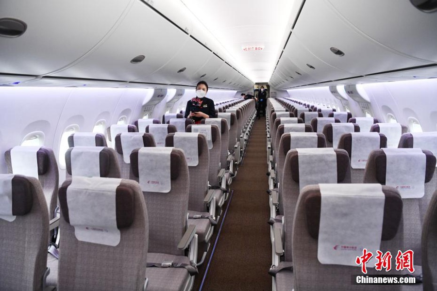 Cina: debutto del primo grande aereo domestico C919 all'aeroporto internazionale Tianfu di Chengdu