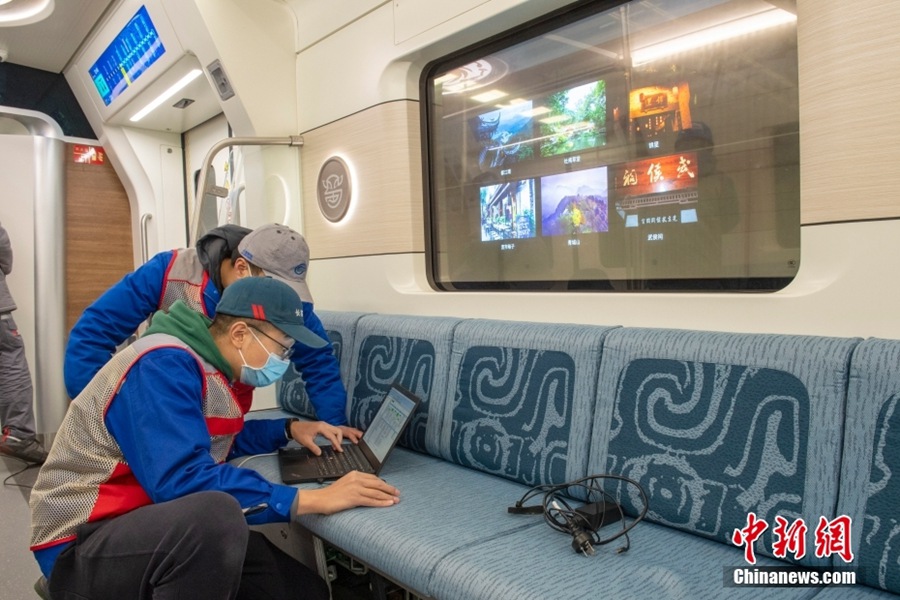 Chengdu: il primo treno urbano a idrogeno al mondo ufficialmente uscito dalla catena di montaggio