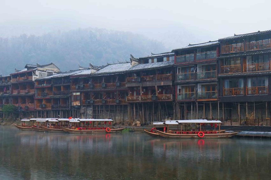 Hunan: acqua limpida e neve bianca nell'antica città di Fenghuang