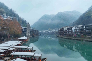 Hunan: acqua limpida e neve bianca nell'antica città di Fenghuang