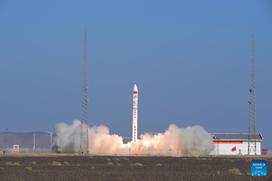 Un razzo vettore CERES-1 Y5 decolla dal Jiuquan Satellite Launch Center nel nord-ovest della Cina. (9 gennaio 2023 - Wang Jiangbo/Xinhua)