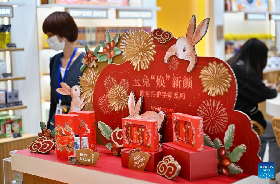 Marchi internazionali mettono in risalto l'immagine del coniglio per abbracciare il mercato cinese