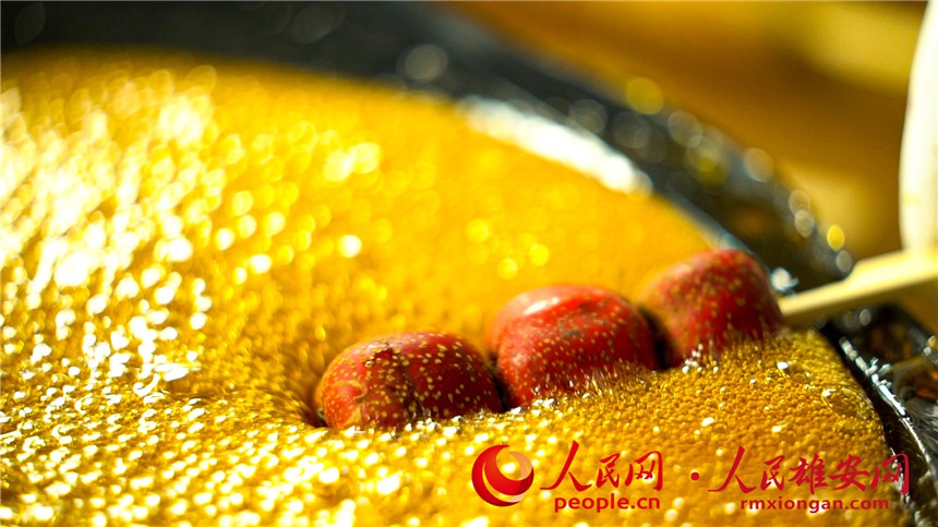 Xiong'an: l'aroma dolce dei Tanghulu evoca il gusto del Capodanno