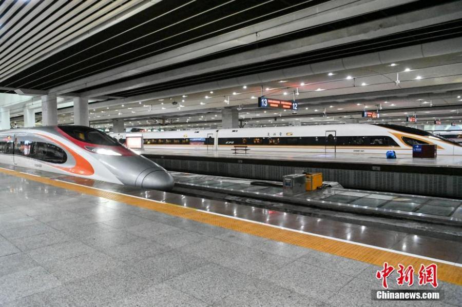 Corsa di prova dei treni ad alta velocità Guangzhou-Shenzhen-Hong Kong