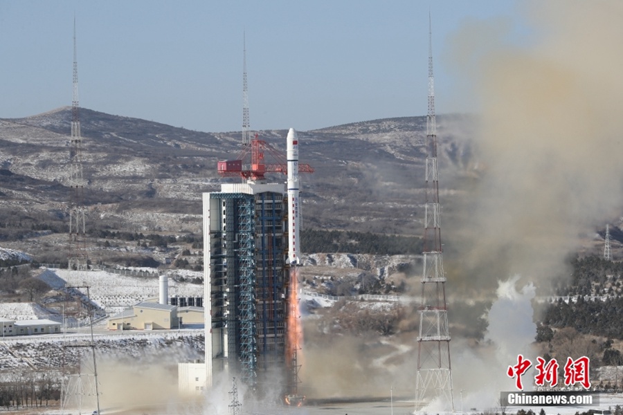 Cina: lanciati con successo 14 satelliti