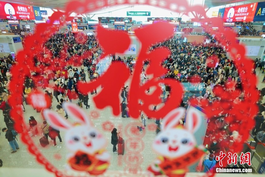 Shenzhen: i passeggeri intraprendono il viaggio verso la casa