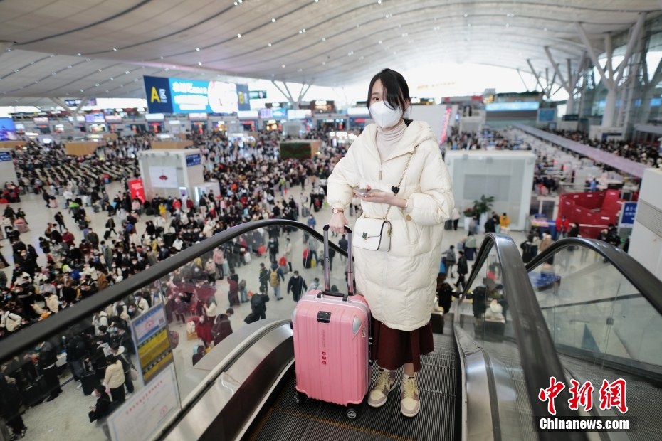 Shenzhen: i passeggeri intraprendono il viaggio verso la casa