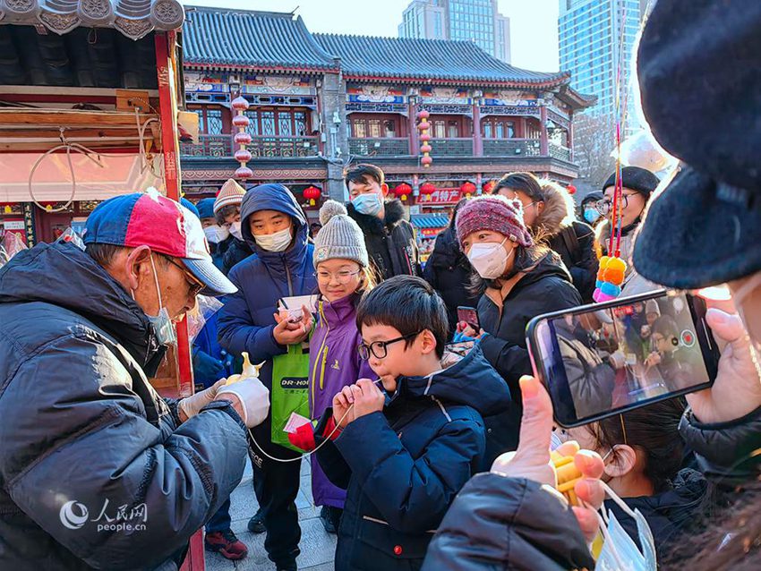 Tutta la Cina accoglie con favore l'imminente Festa di Primavera