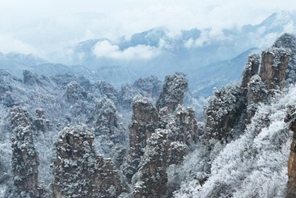 La Cina in foto: il monte Tianzi innevato