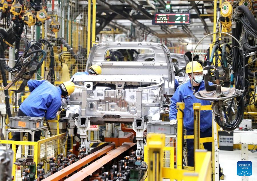 Le fabbriche e le aziende in tutta la Cina riprendono il lavoro dopo le vacanze della Festa di Primavera