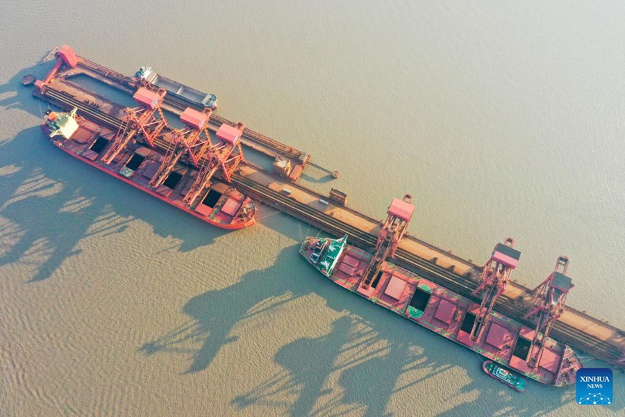 Il traffico merci del porto di Ningbo Zhoushan è al primo posto a livello globale nel 2022
