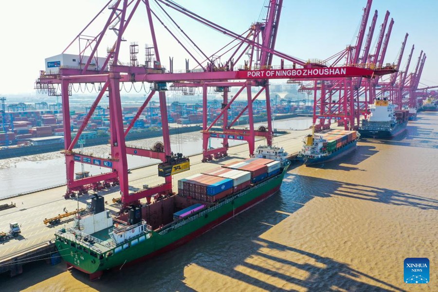 Il traffico merci del porto di Ningbo Zhoushan è al primo posto a livello globale nel 2022