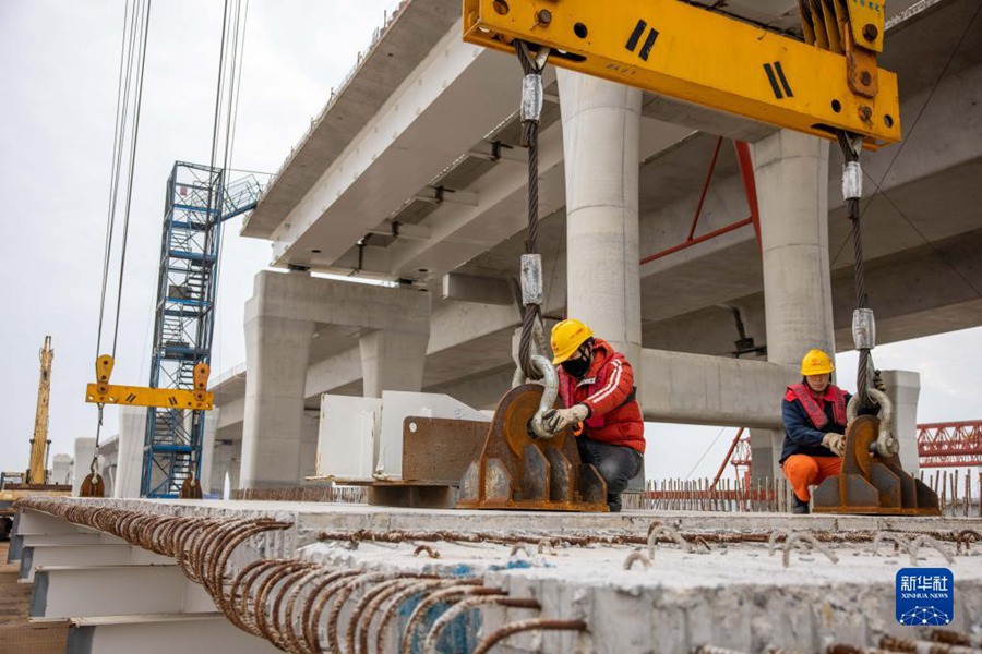 Cina: in costruzione l'autostrada sul mare