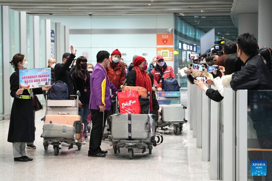 Il primo gruppo turistico di Hong Kong arriva a Beijing