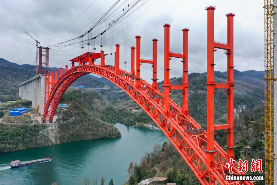 Guizhou: il Wujiang Grand Bridge entra nella fase di costruzione dell'impalcato