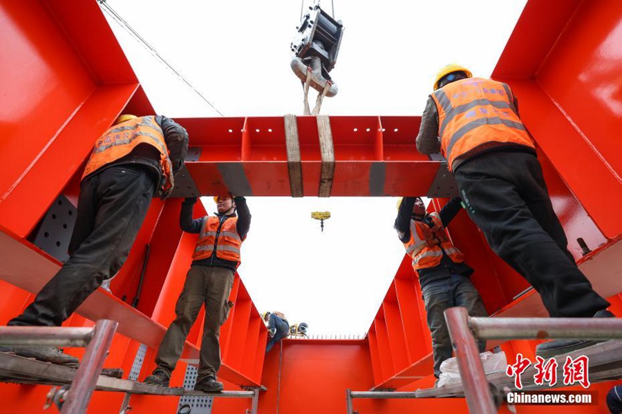 Guizhou: il Wujiang Grand Bridge entra nella fase di costruzione dell'impalcato