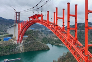 Guizhou: il Wujiang Grand Bridge entra nella fase di costruzione dell'impalcato