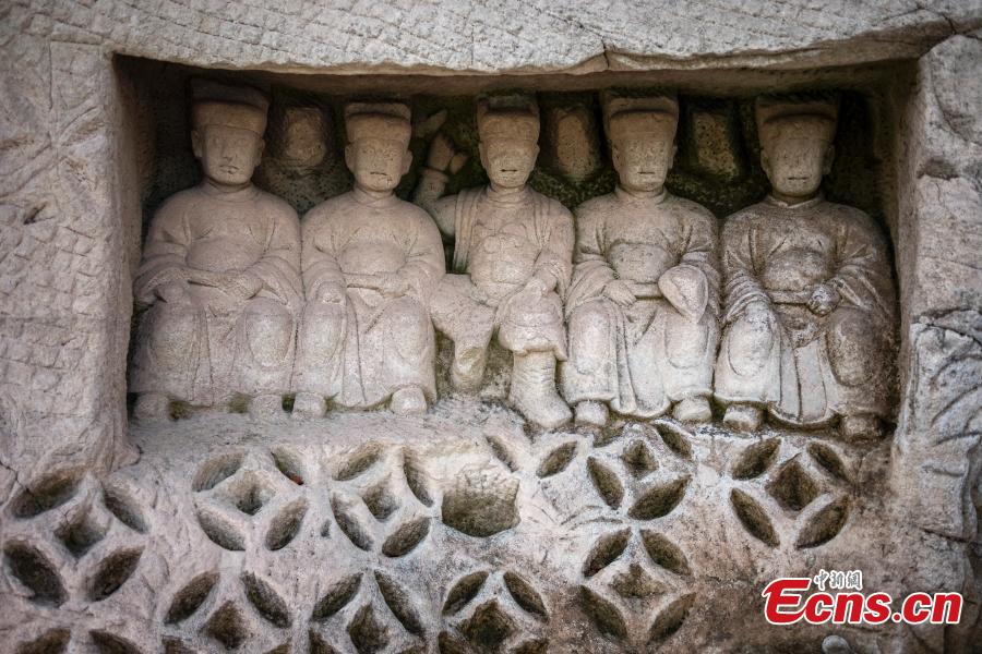 Sichuan: sculture in pietra appaiono dopo l'abbassamento del livello dell'acqua