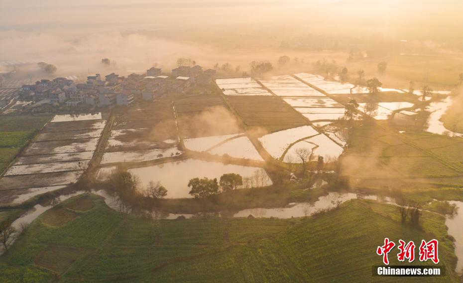 Jiangxi: la campagna immersa nella nebbia