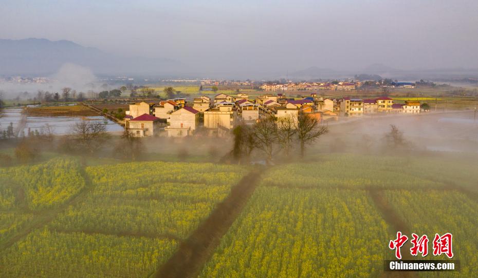 Jiangxi: la campagna immersa nella nebbia