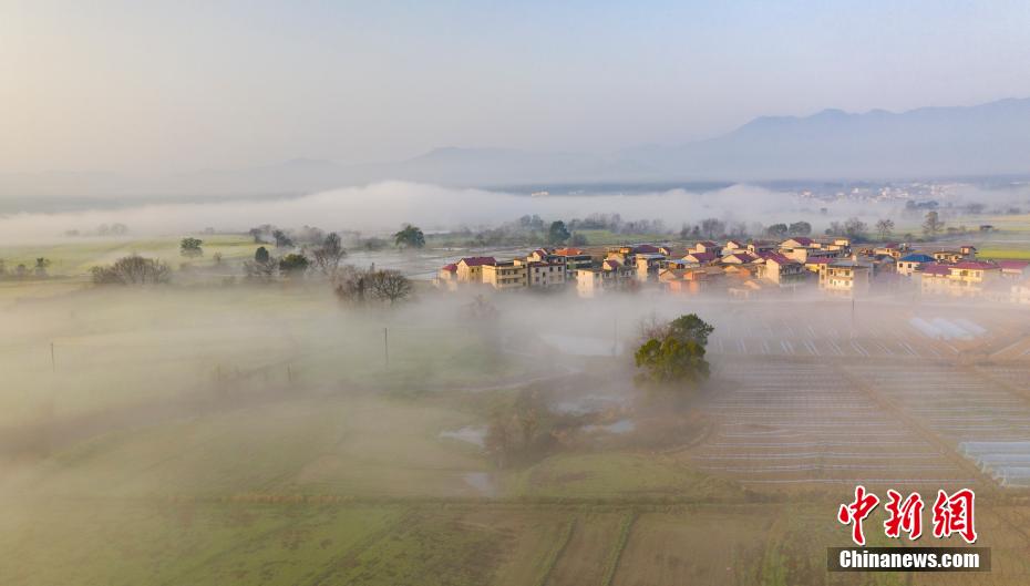 Jiangxi: la campagna immersa nella nebbia