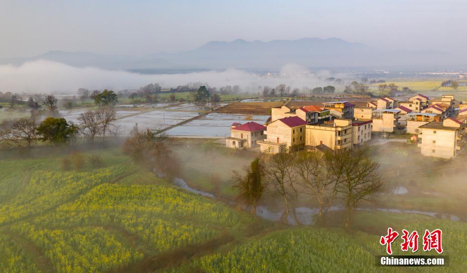Jiangxi: la campagna immersa nella nebbia