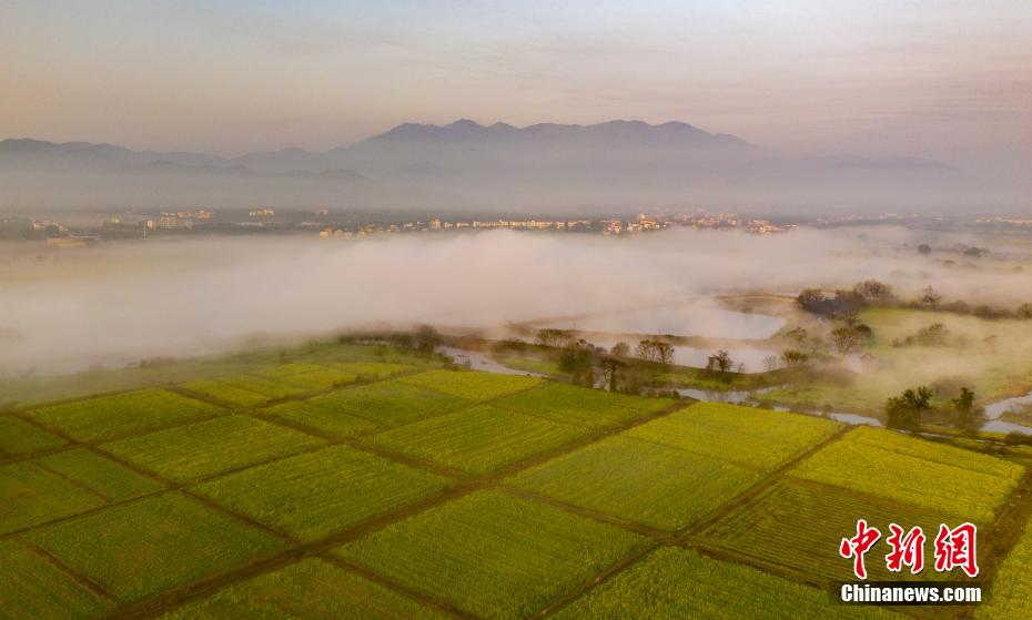 Jiangxi: la campagna immersa nella nebbia