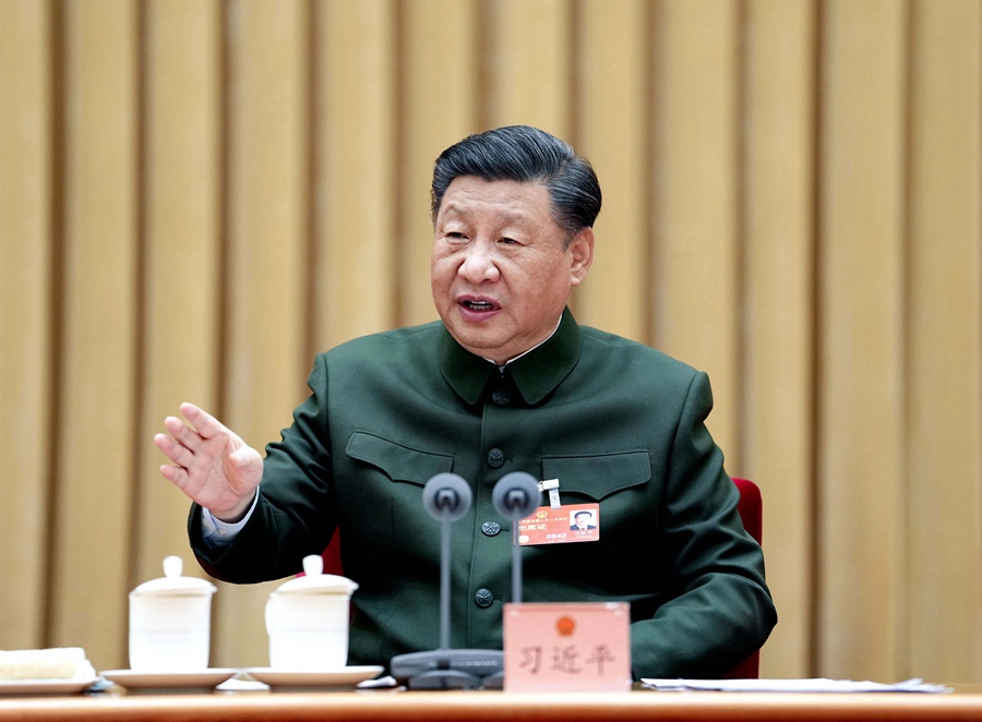 Xi Jinping presenzia alla riunione plenaria della delegazione dell'esercito e della polizia
