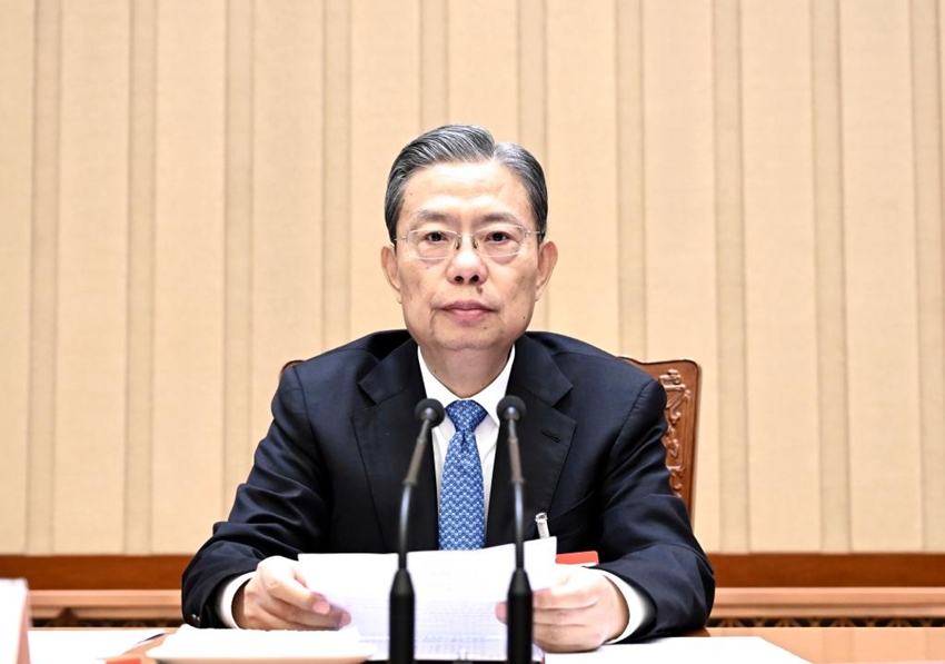 Zhao Leji, presidente esecutivo del presidium della prima sessione della XIV Assemblea Popolare Nazionale, presiede la nona riunione del presidium presso la Grande Sala del Popolo a Beijing, capitale della Cina. (12 marzo 2023 - Xinhua/Yan Yan)