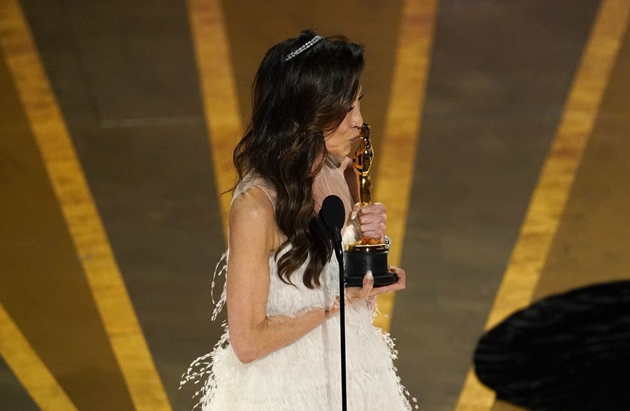 Michelle Yeoh, prima attrice di origine cinese a vicere Oscar