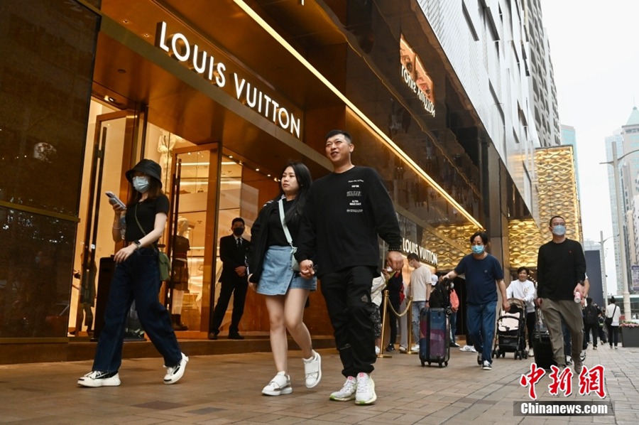 Numero di visitatori continentali a Hong Kong a livelli record