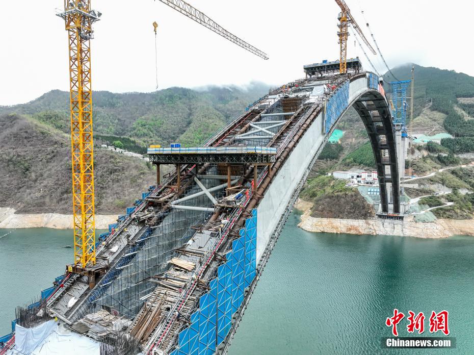 Guangxi: in costruzione il ponte ad arco con la campata più lunga del mondo