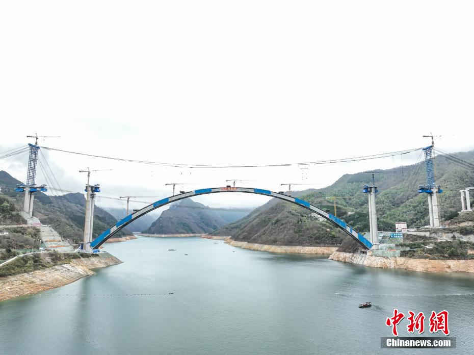 Guangxi: in costruzione il ponte ad arco con la campata più lunga del mondo