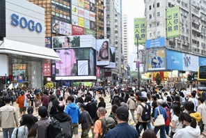 Numero di visitatori continentali a Hong Kong a livelli record
