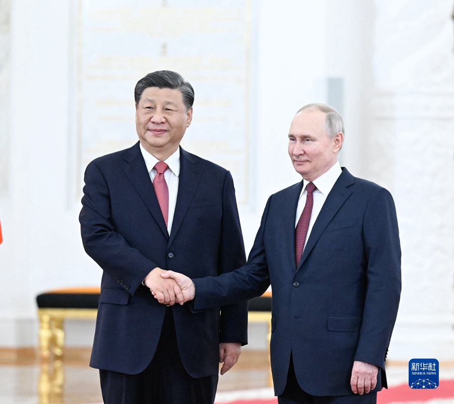 Il presidente cinese Xi Jinping con il presidente russo Vladimir Putin.