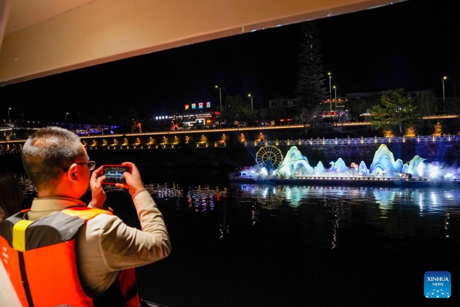Sichuan: spettacoli notturni per promuovere turismo culturale