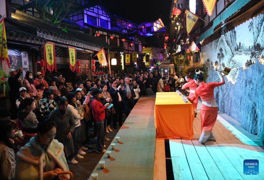 Sichuan: spettacoli notturni per promuovere turismo culturale