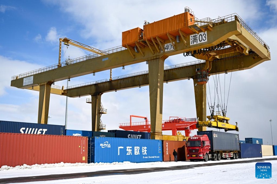 Il più grande porto terrestre della Cina registra una crescita costante del traffico
