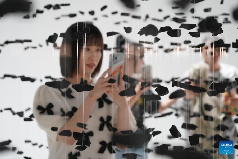 Beijing: inaugurata mostra d'arte contemporanea