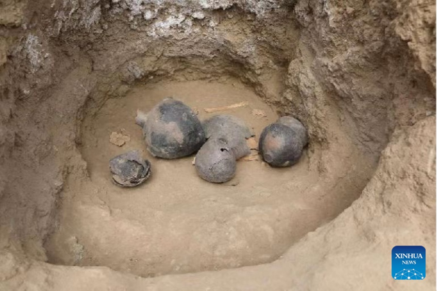 Tibet, scoperta la prima tomba rupestre della regione