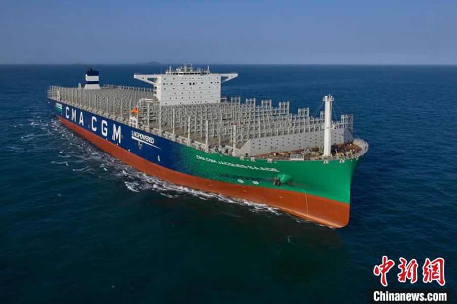 Nave portacontainer a doppia alimentazione da 23.000 TEU "CMA CGM THAAD". (China News Service/He Baoxin)